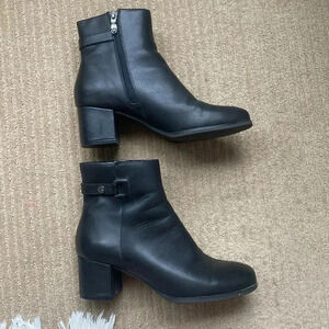 Artica Leather AnkleBoots black size 8 small heel.